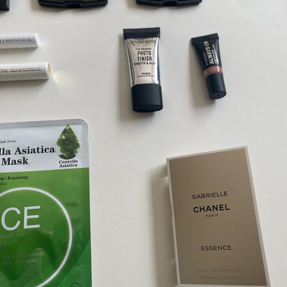 Limited Edition Lancôme Makeup Case & 14 pc Makeup Bundle - Picture 4 of 9